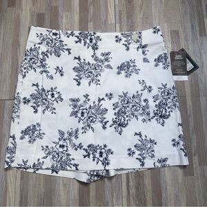 Floral Print White and Navy Blue Skort Women’s Size Large NWT